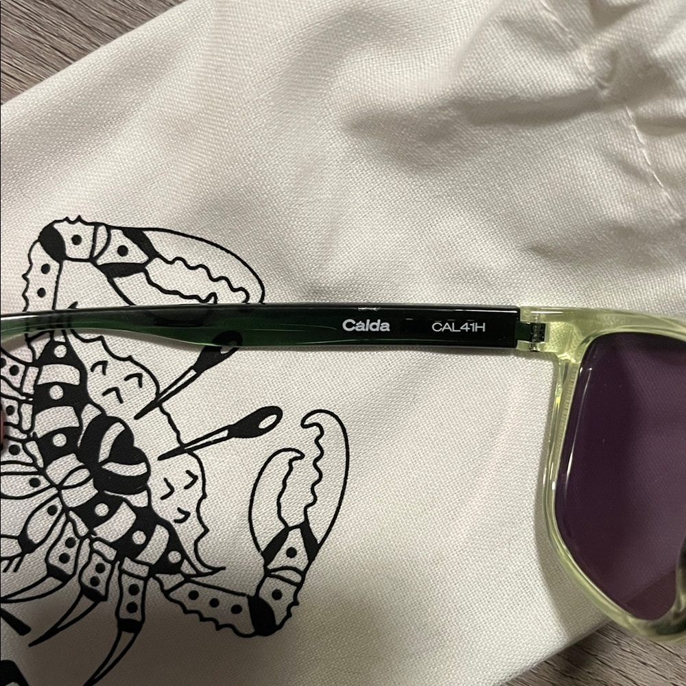 Bajio Calda women’s polarized sunglasses with leather case and carry bag - green - Picture 7 of 9